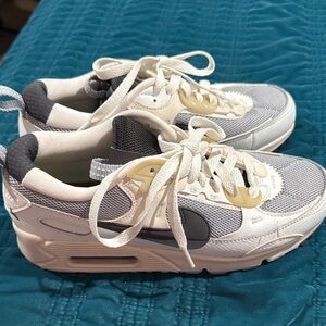 Nike Air Max Grey White Size 8 Women’s Sneakers